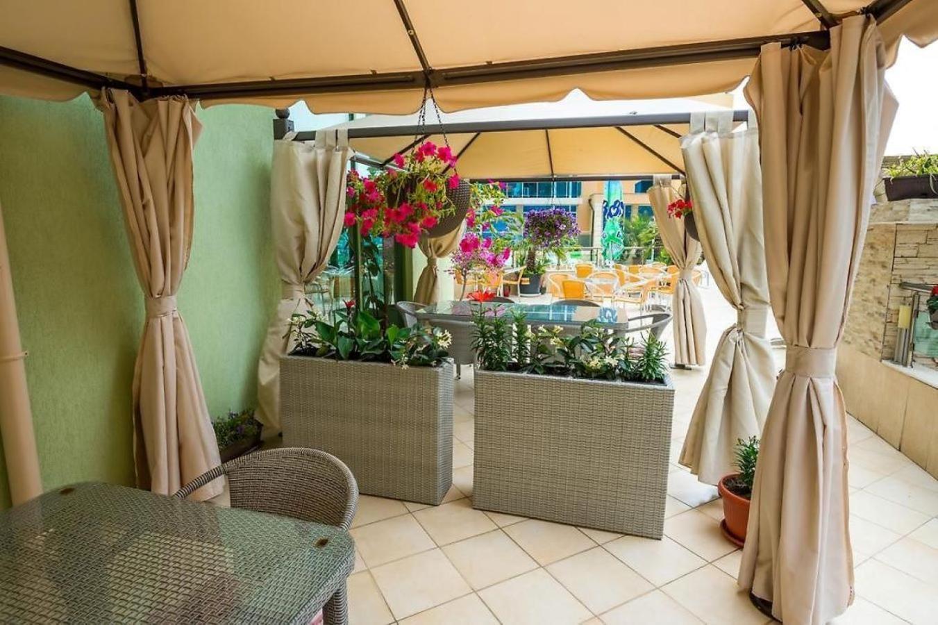 Family Hotel Gallery Sunny Beach Esterno foto