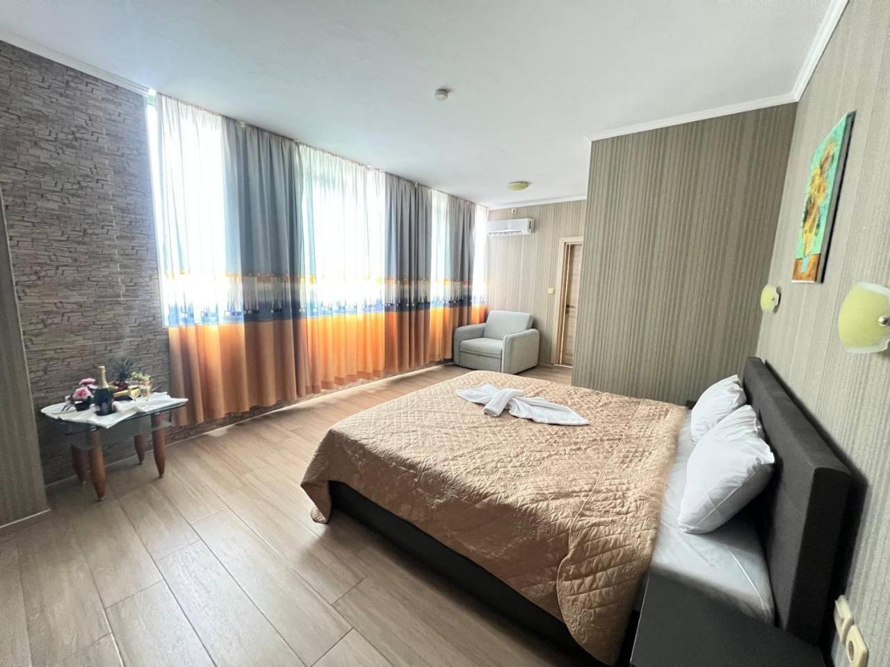 Family Hotel Gallery Sunny Beach Esterno foto